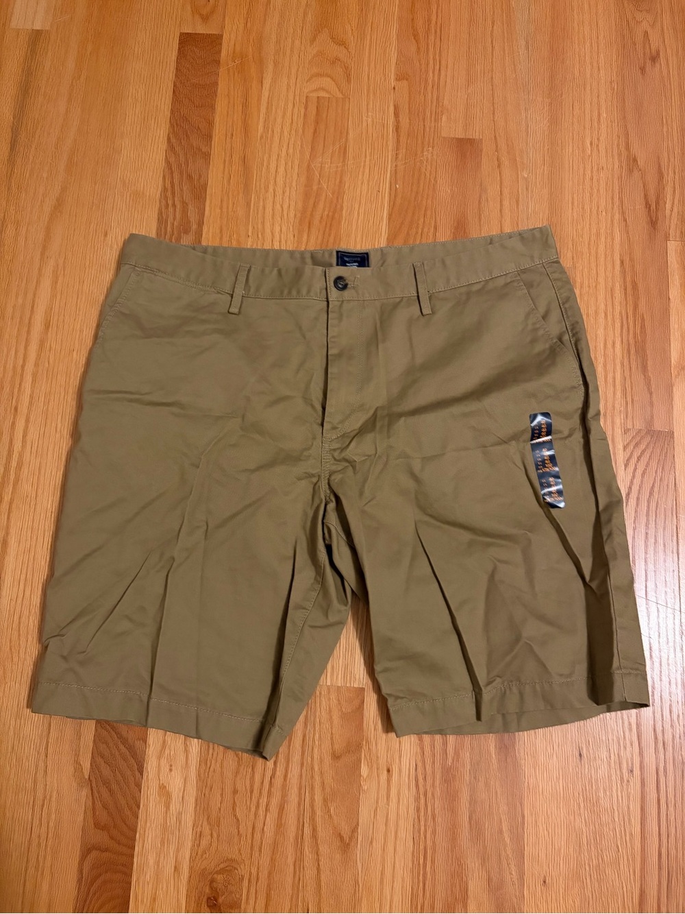 Men's Khaki Gap shorts | size 40